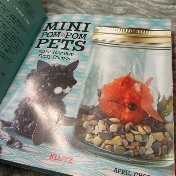KLUTZ Pom Pom Pets Craft Kit - Picture 2 of 6